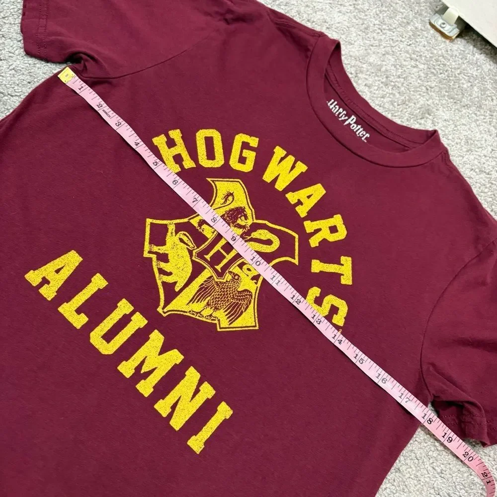 Harry Potter Hogwarts Alumni Tee Tshirt Size M Maroon Burgundy Gryffindor
